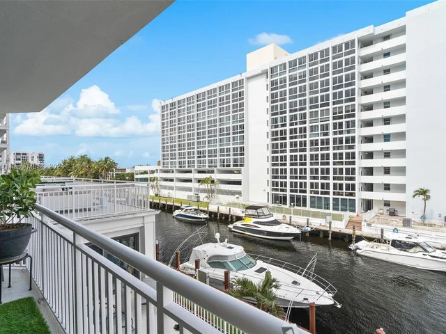 3100 NE 48th St # 312, Fort Lauderdale FL 33308