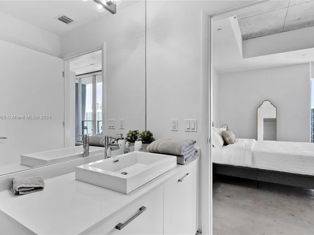 151 SE 1st St # 3203, Miami FL 33131