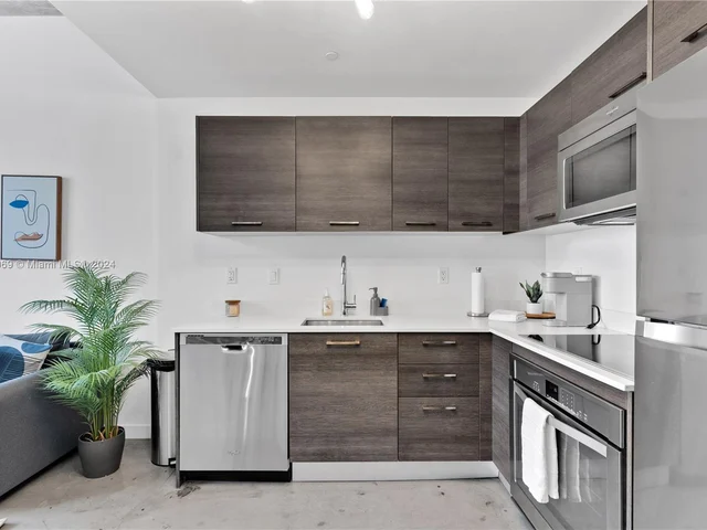 151 SE 1st St # 3203, Miami FL 33131