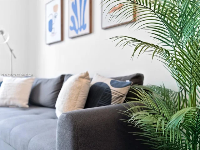 151 SE 1st St # 3203, Miami FL 33131