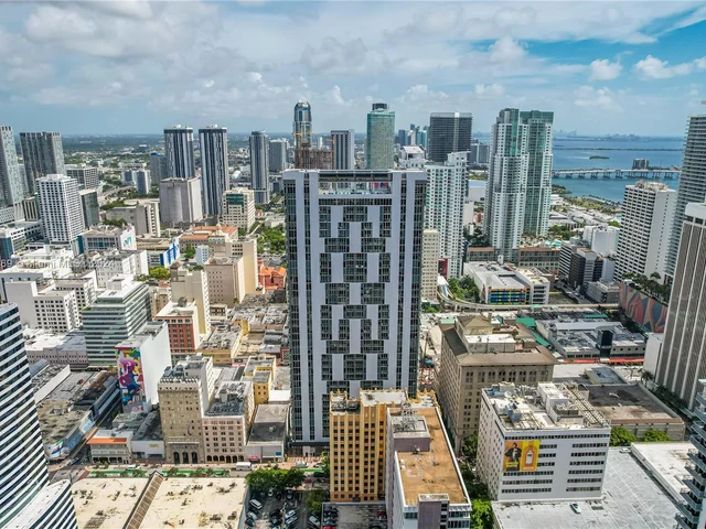 151 SE 1st St # 3203, Miami FL 33131