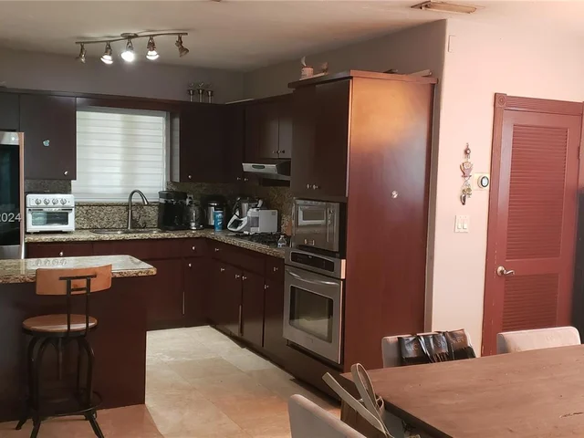 7931 SW 15th St, Miami FL 33144