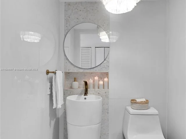 540 Brickell Key Dr # 1016, Miami FL 33131