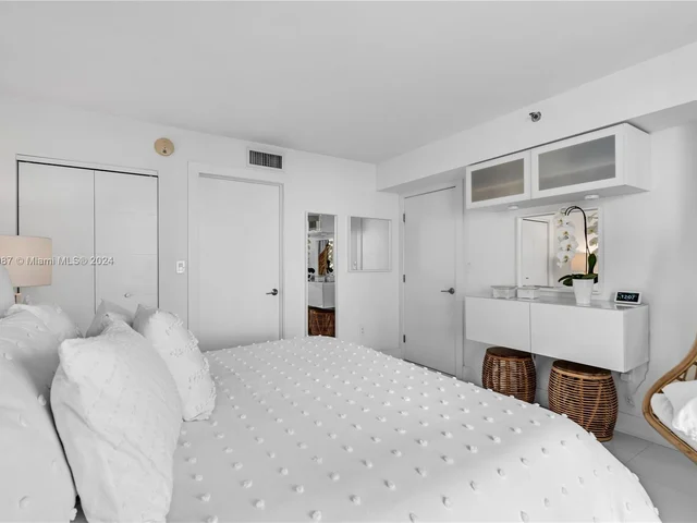 540 Brickell Key Dr # 1016, Miami FL 33131