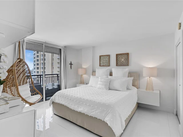 540 Brickell Key Dr # 1016, Miami FL 33131