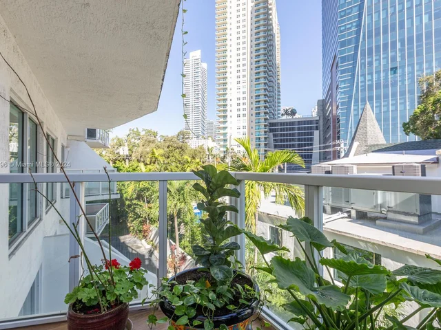 1528 Brickell Ave # 109, Miami FL 33129