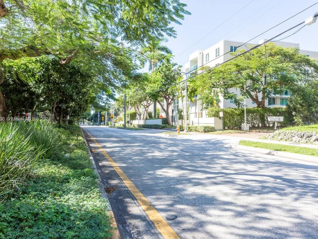 1528 Brickell Ave # 109, Miami FL 33129