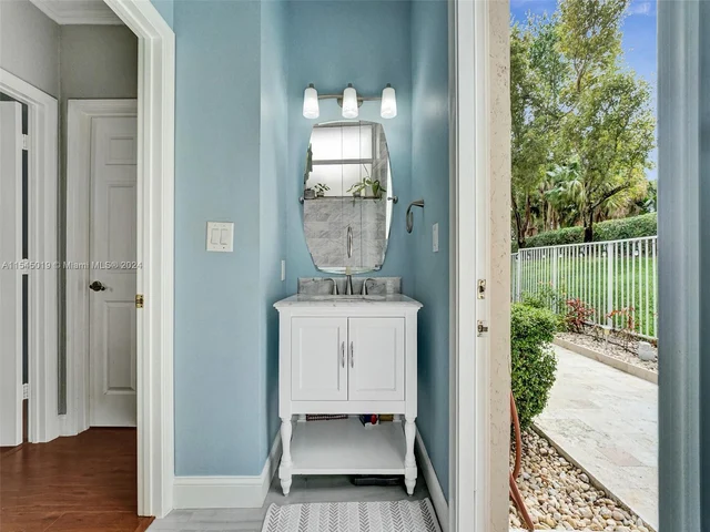 4040 Sanderling Ln, Weston FL 33331