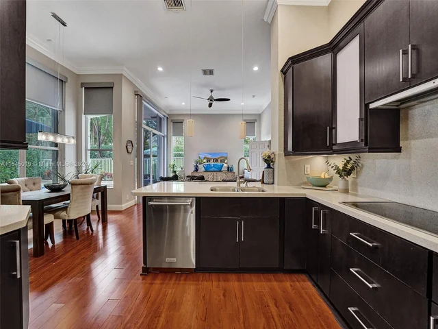 4040 Sanderling Ln, Weston FL 33331