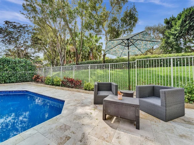 4040 Sanderling Ln, Weston FL 33331