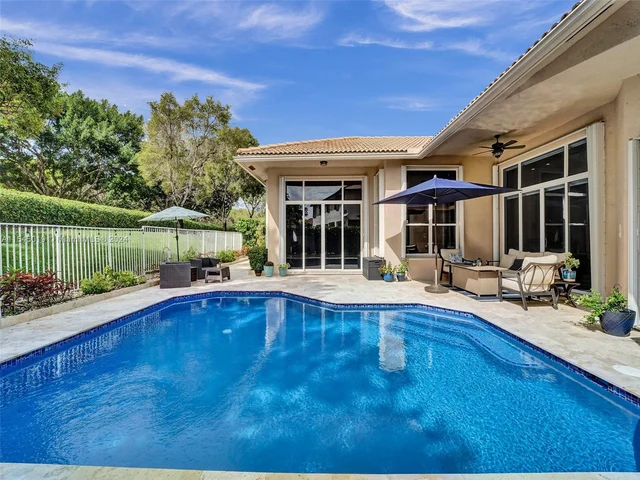 4040 Sanderling Ln, Weston FL 33331