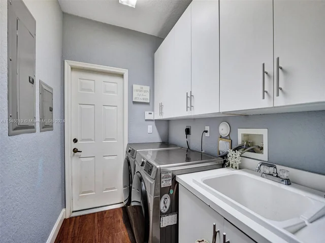 4040 Sanderling Ln, Weston FL 33331