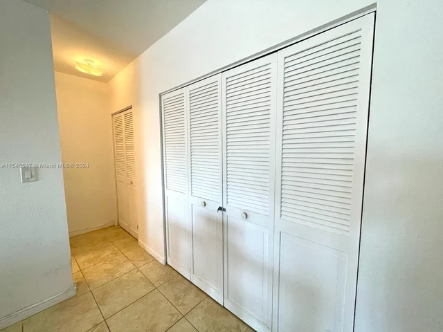 500 Bayview Dr # 527, Sunny Isles Beach FL 33160