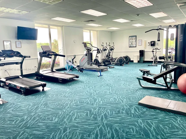 500 Bayview Dr # 527, Sunny Isles Beach FL 33160