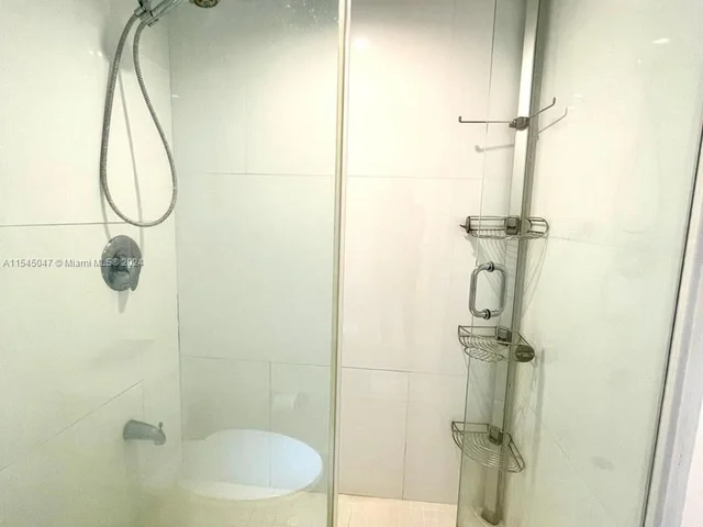 500 Bayview Dr # 527, Sunny Isles Beach FL 33160