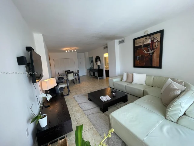 500 Bayview Dr # 527, Sunny Isles Beach FL 33160