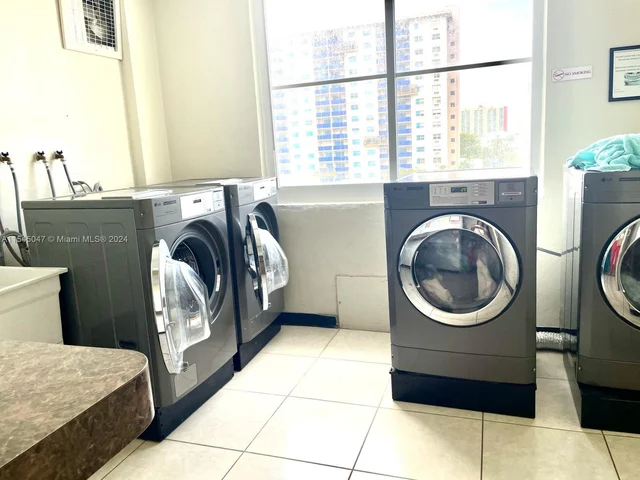 500 Bayview Dr # 527, Sunny Isles Beach FL 33160