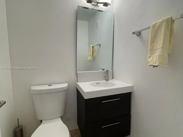 500 Bayview Dr # 527, Sunny Isles Beach FL 33160