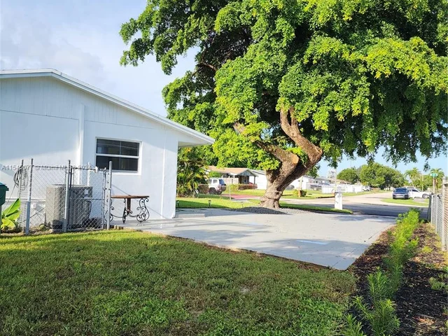 20405 NW 37th Ct, Miami Gardens FL 33055