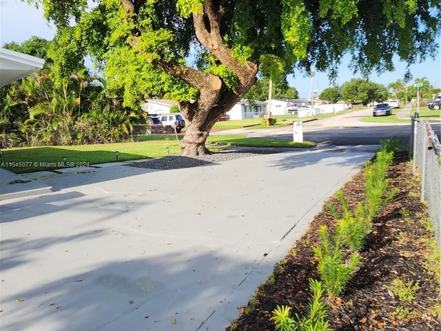 20405 NW 37th Ct, Miami Gardens FL 33055