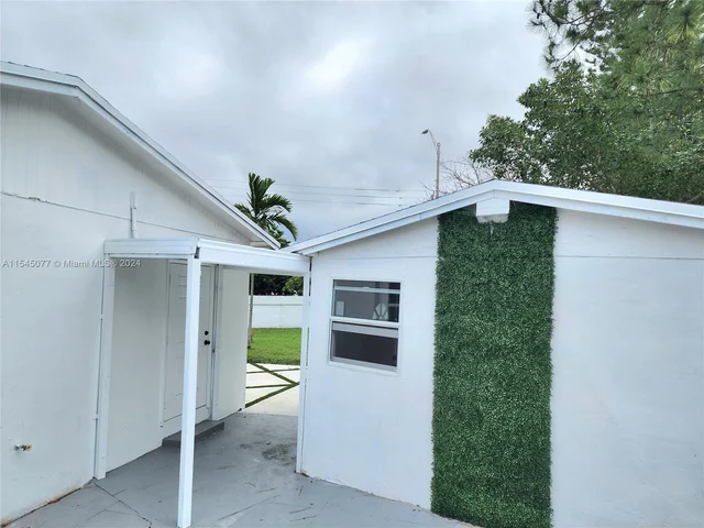 20405 NW 37th Ct, Miami Gardens FL 33055
