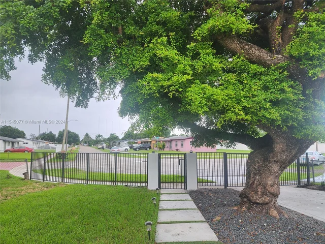 20405 NW 37th Ct, Miami Gardens FL 33055