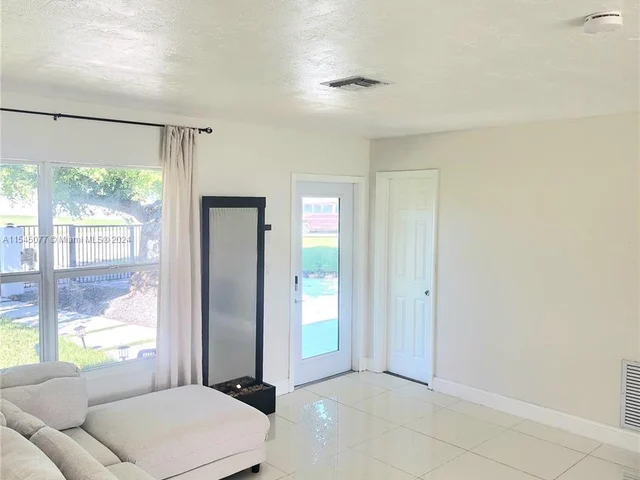 20405 NW 37th Ct, Miami Gardens FL 33055