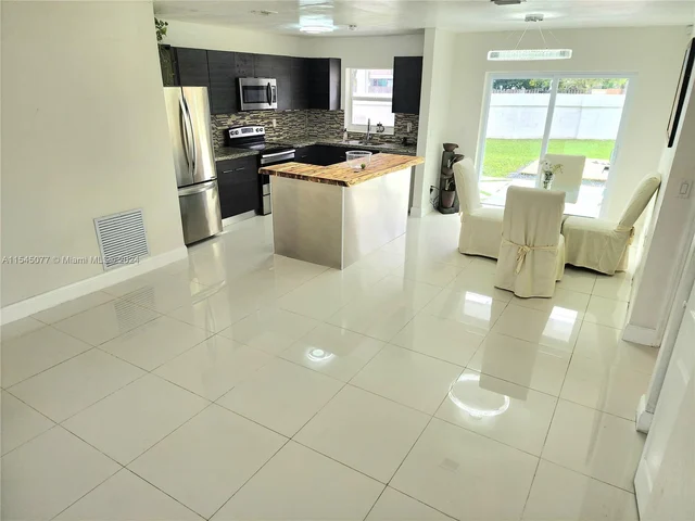 20405 NW 37th Ct, Miami Gardens FL 33055