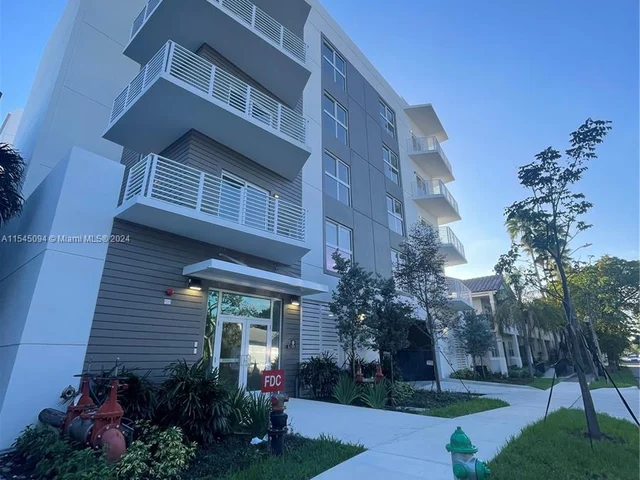 1938 Jackson St # 201, Hollywood FL 33020