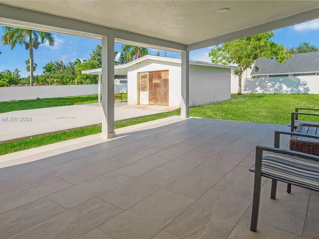 18395 SW 216th St, Miami FL 33170