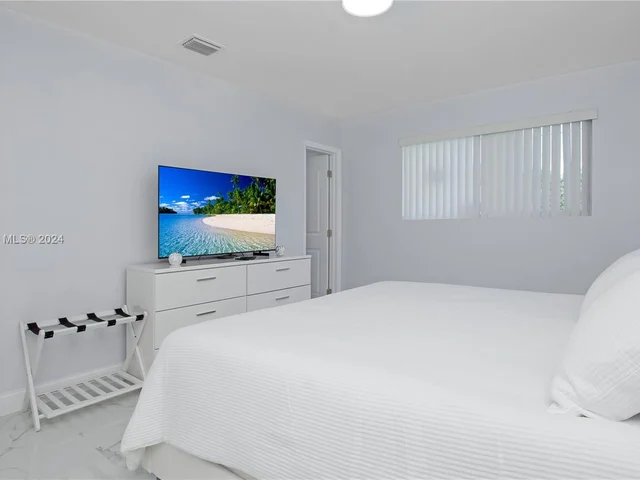 18395 SW 216th St, Miami FL 33170