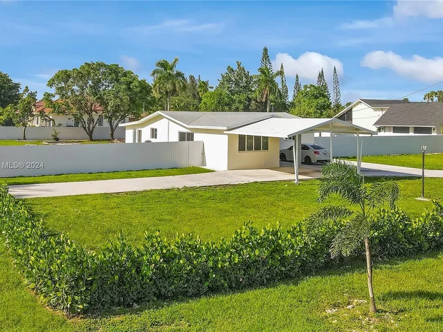 18395 SW 216th St, Miami FL 33170