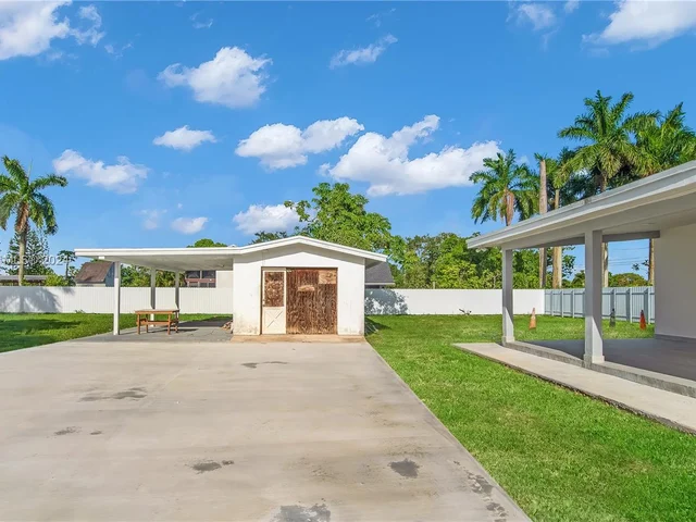 18395 SW 216th St, Miami FL 33170