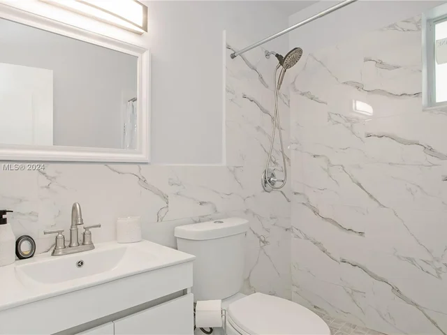 18395 SW 216th St, Miami FL 33170