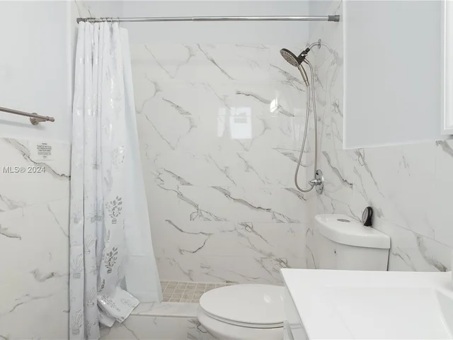 18395 SW 216th St, Miami FL 33170