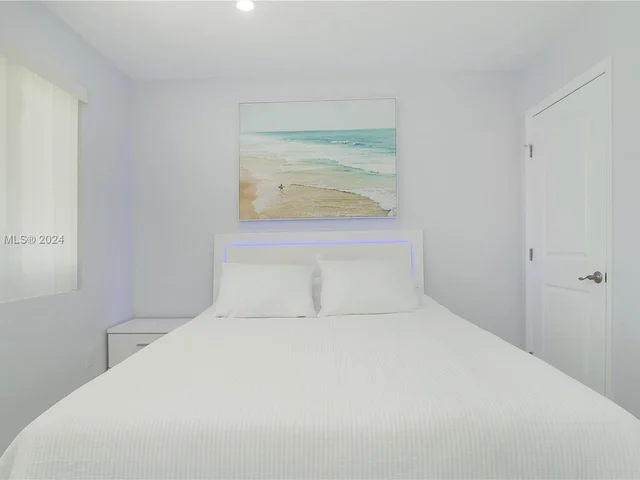 18395 SW 216th St, Miami FL 33170