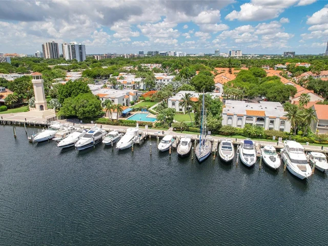 3552 Magellan Cir # 121, Aventura FL 33180