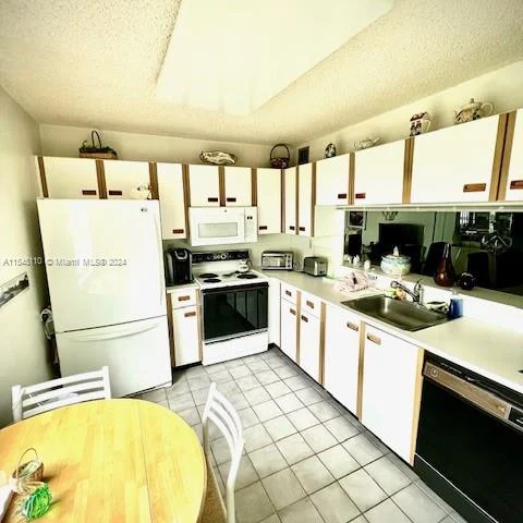 3552 Magellan Cir # 121, Aventura FL 33180