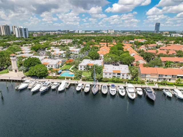 3552 Magellan Cir # 121, Aventura FL 33180