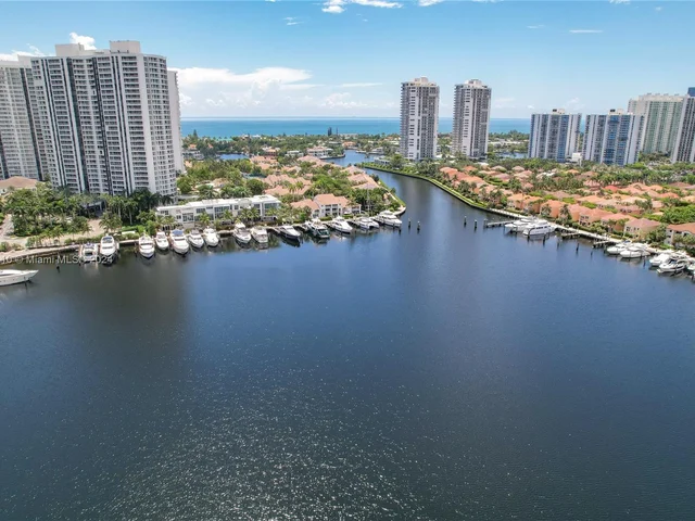 3552 Magellan Cir # 121, Aventura FL 33180