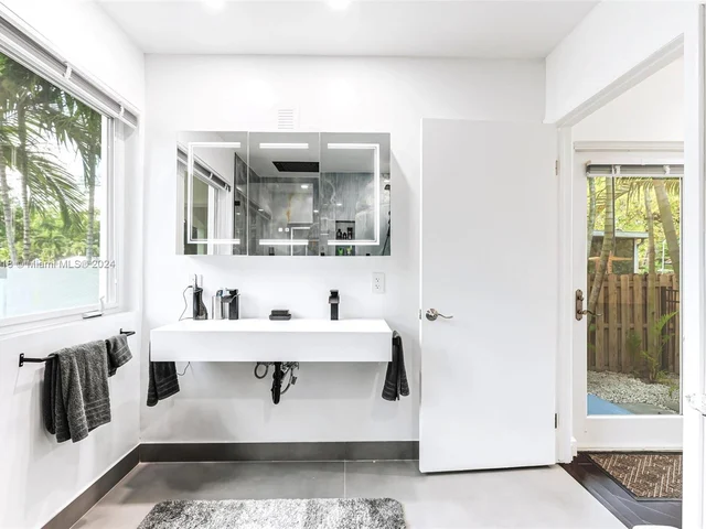 1629 Westward Dr, Miami Springs FL 33166