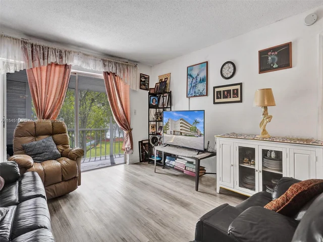 4650 Washington St # 209, Hollywood FL 33021