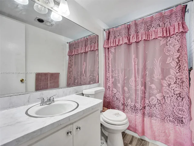 4650 Washington St # 209, Hollywood FL 33021