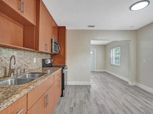 849 NE 133rd St, North Miami FL 33161