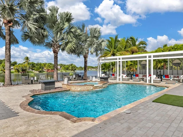 7720 SW 137th Ct, Miami FL 33183