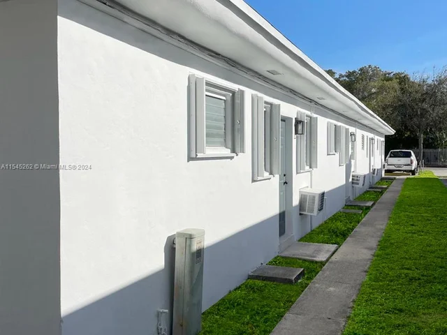 775 NE 128th St # 2, North Miami FL 33161