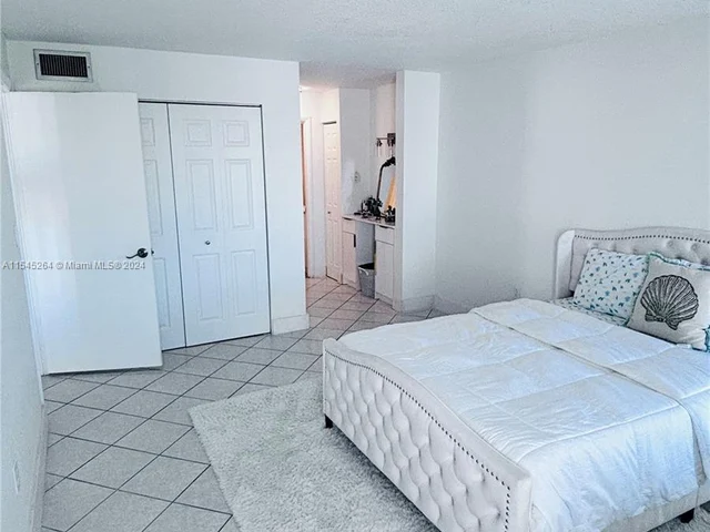 7705 Abbott Ave # 502, Miami Beach FL 33141