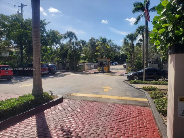 6900 N Kendall Dr # A303, Pinecrest FL 33156