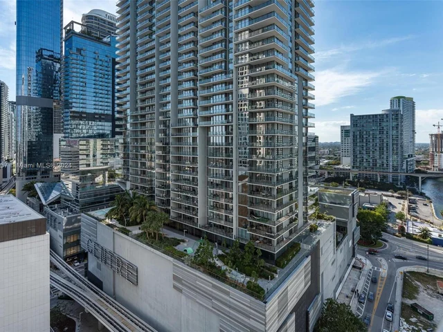 31 SE 6th St # 2405, Miami FL 33131