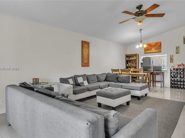 3926 S Arelia Dr S # 3926, Delray Beach FL 33445